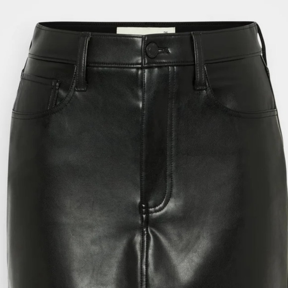 NWOT Abercrombie and Fitch Vegan Leather 5-Pocket Mini Skirt size 28 - Picture 4 of 4